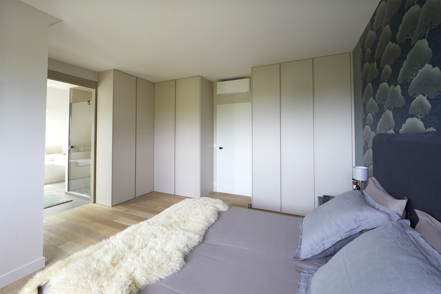 La chambre et son grand dressing sur mesure, par Catherine Lefret, Architecte d'intérieur et Décoratrice dans les Yvelines et Hauts de Seine, 78 92